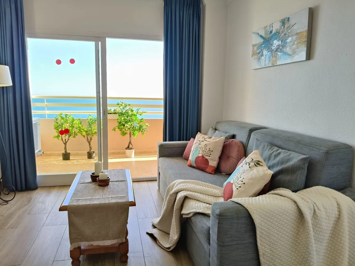 18040255-1f77-49ff-aee2-8ec4c276adfc