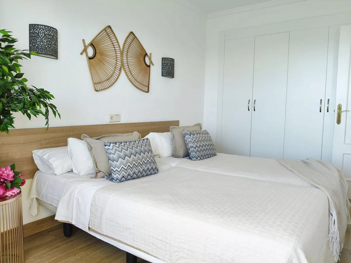 af01a5d5-fdb1-4595-8288-c87363f47e9c