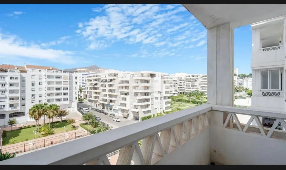Elegant 3-Bedroom Apartment in La Campana, Nueva Andalucía