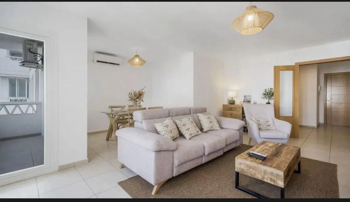 e9f57404-b33e-45f1-b575-e7b3ca75d7e1