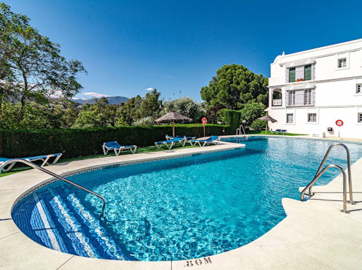 Luxurious Apartment in Aloha Village, Nueva Andalucía