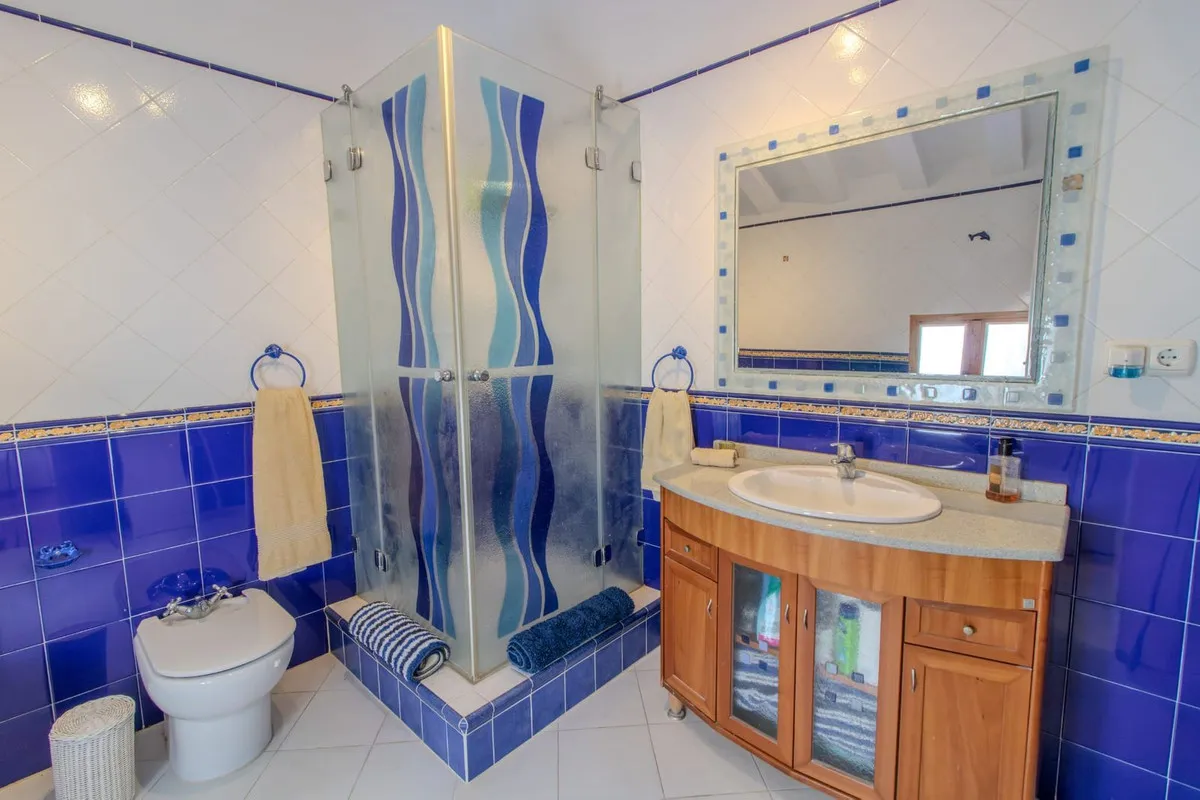 efefefa3-9840-41c7-93f2-f2a4ff92047d