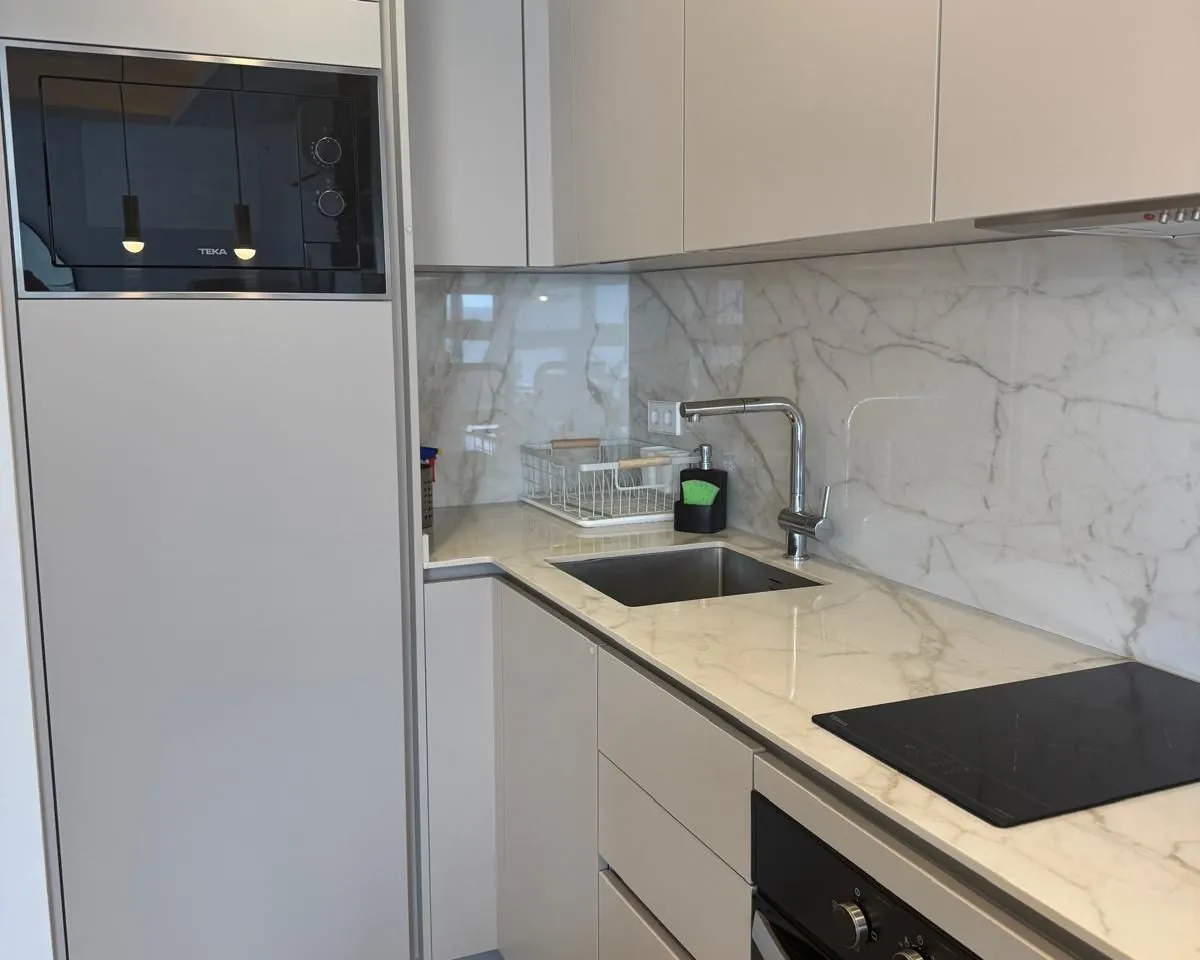 c176d76e-4ca3-4e1e-9d27-c72a07e5d78c