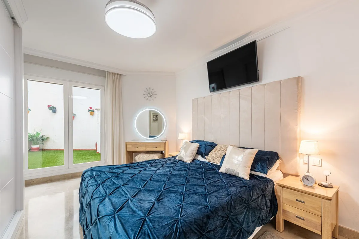 733d09db-3c3c-43a6-be84-d877df4067c6