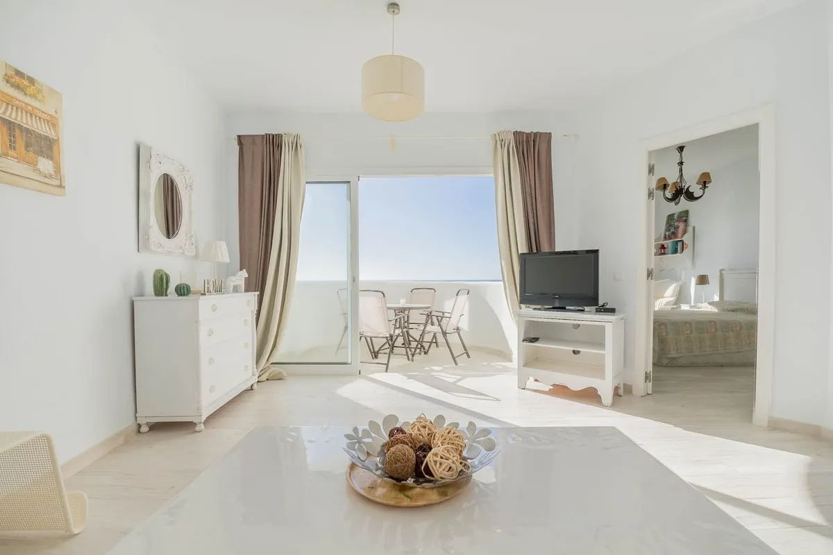 6c216b24-3e70-4336-92d1-07e4bc94a3a5