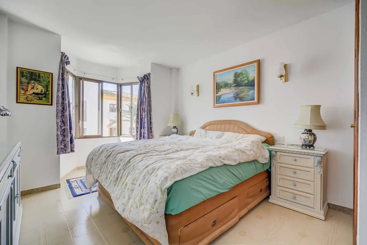 9821f203-8a6e-4aac-adde-ff6ce02a8efe