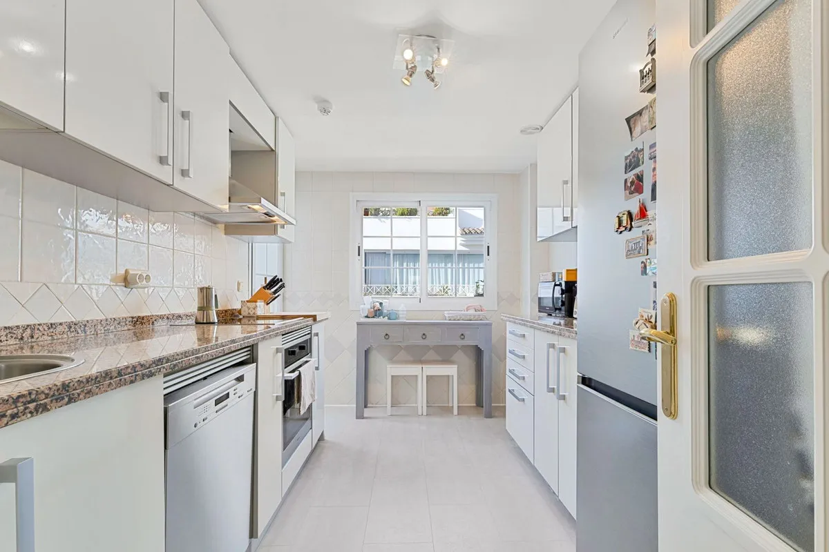 6c271eae-2de5-4bb8-8cd8-1399ea44c261