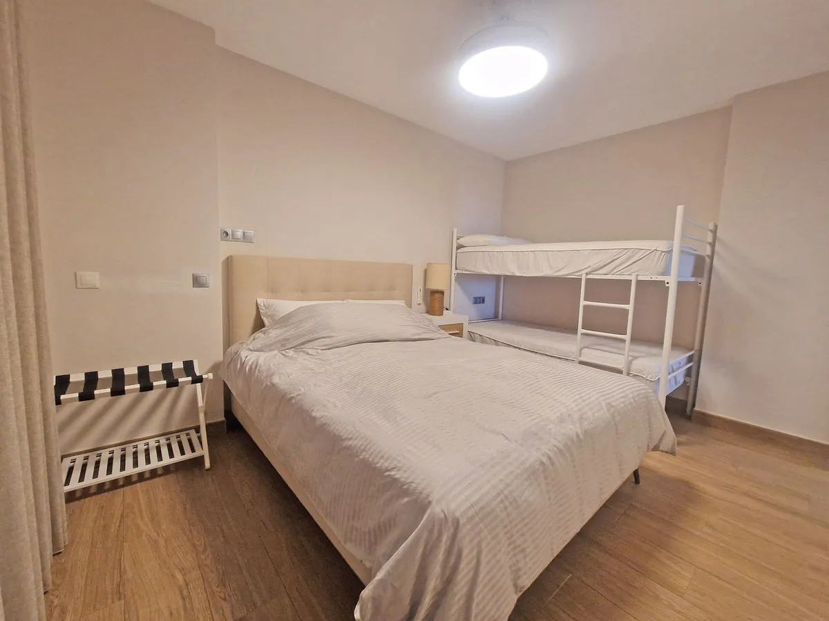 f926c301-b985-4359-8957-9a0353bdb746