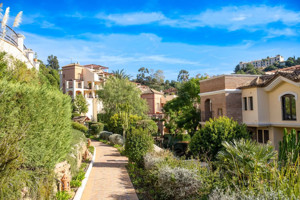 df667d06-109d-4988-bc65-0a18be6f2695