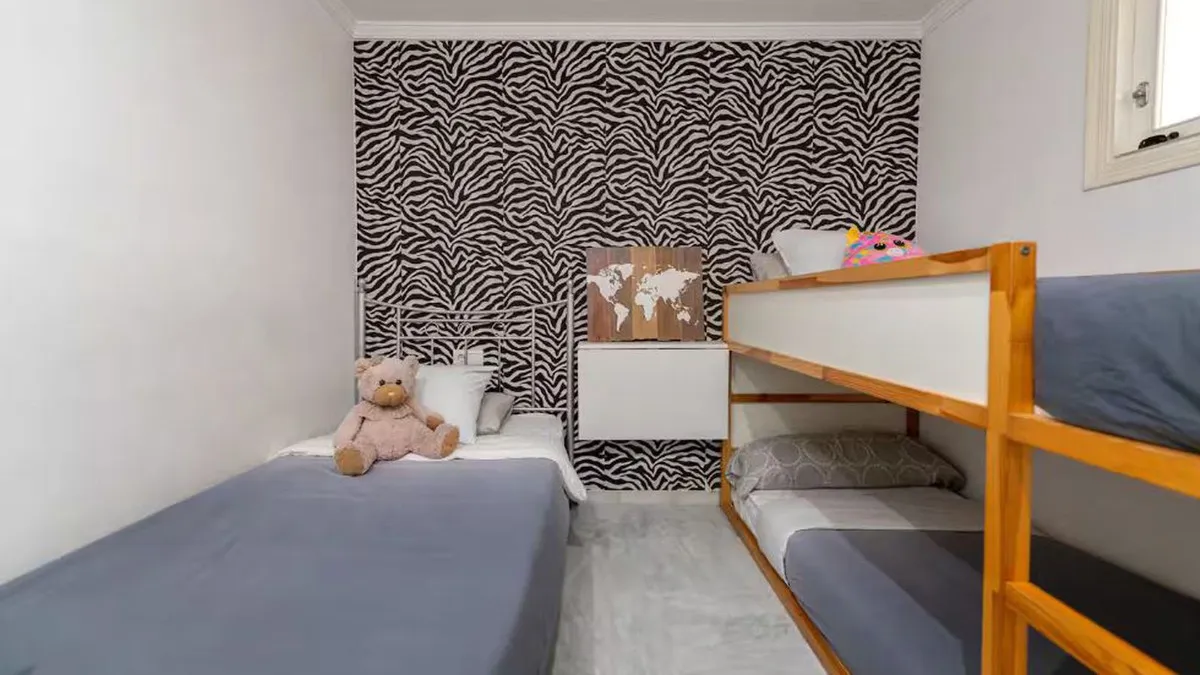 b64b63ba-5479-423a-8632-2e9f95023820