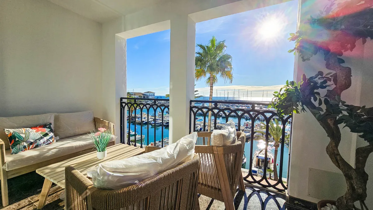 Marina View Refurbished Apartment in Puerto de la Duquesa