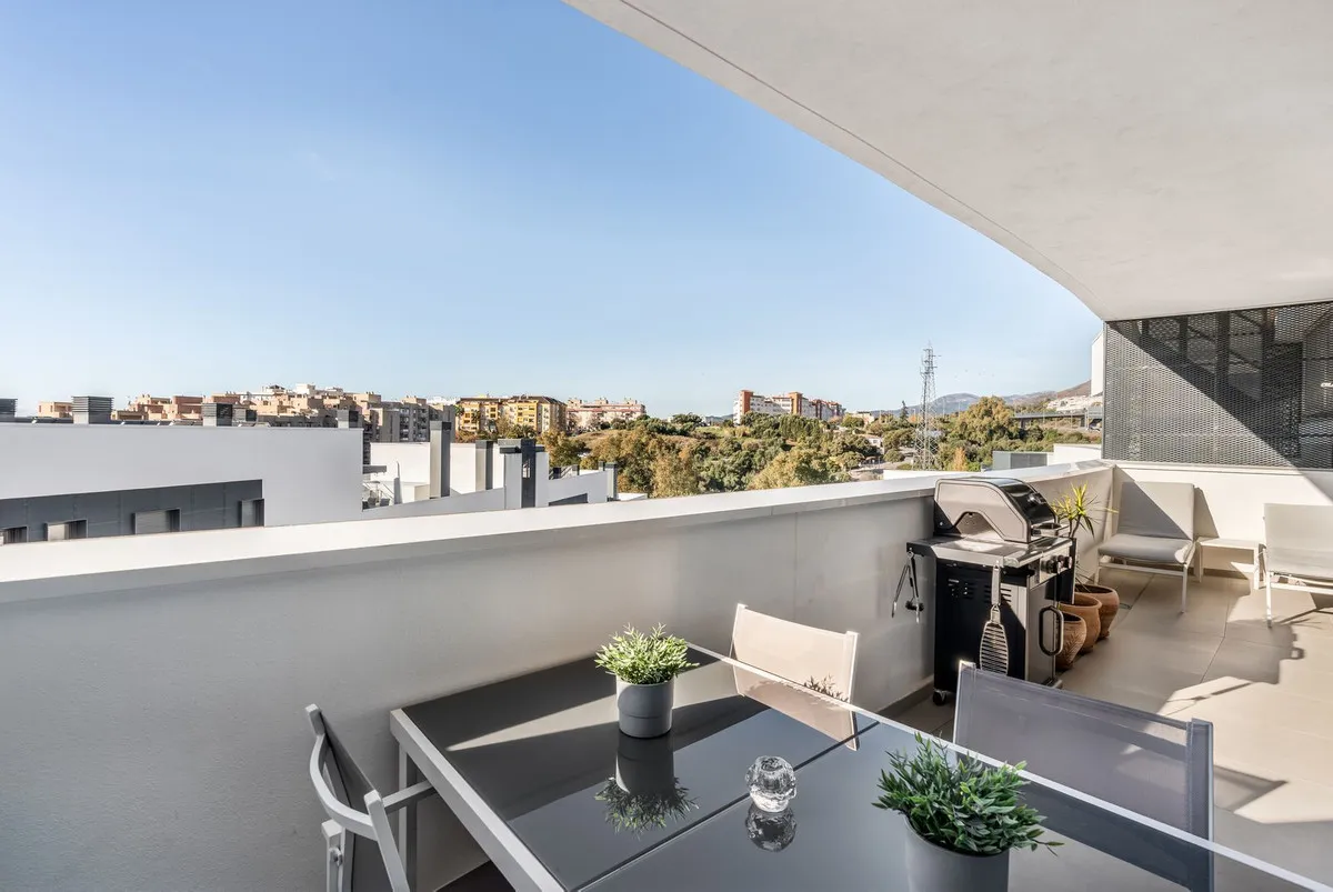 Wellingtonia: Contemporary Central Estepona Living