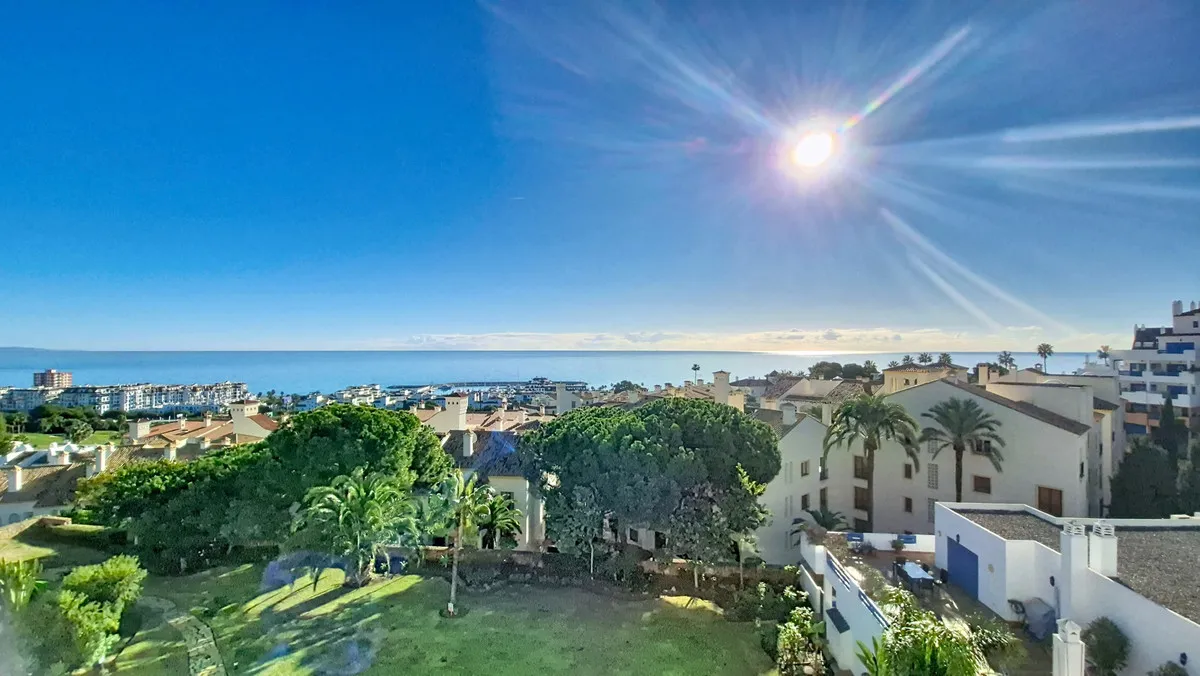 Luxurious Costa del Sol Penthouse with Scenic Terrace