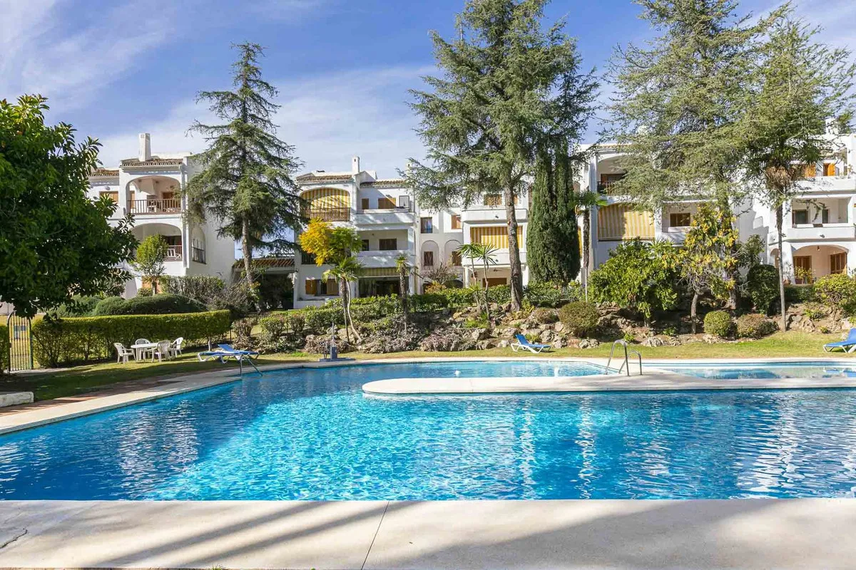 Serene Top Floor Apartment Near Las Brisas Golf