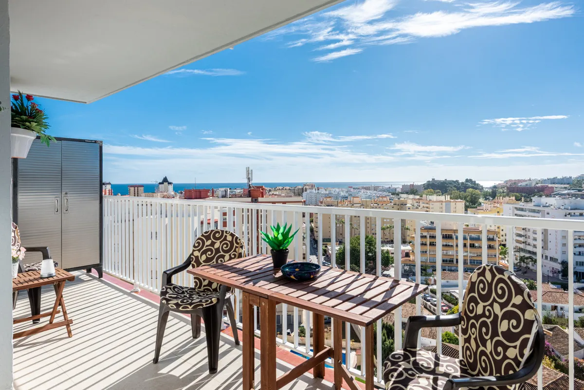Elegant 3-Bedroom Apartment with Sea Views in Fuengirola