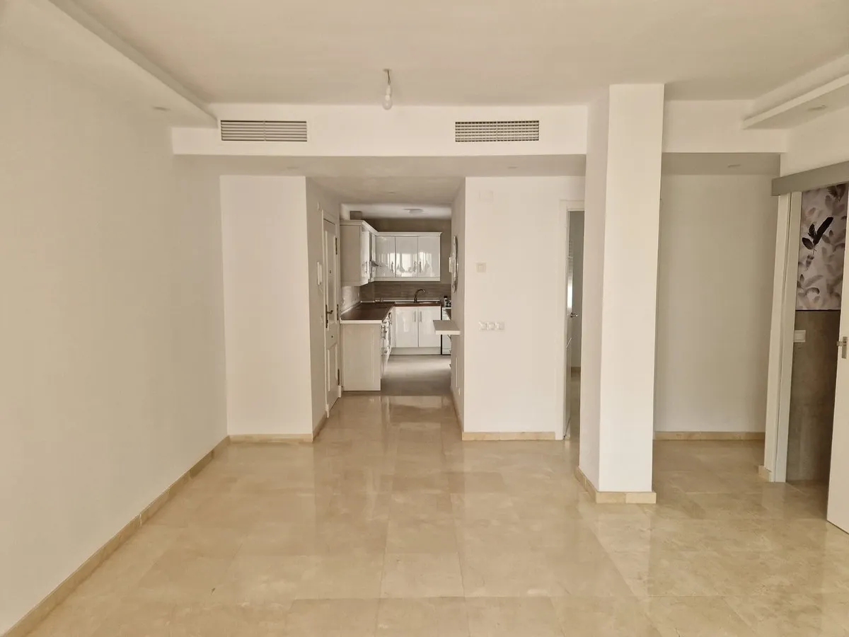 Stylish 3-Bedroom Apartment in Central Estepona