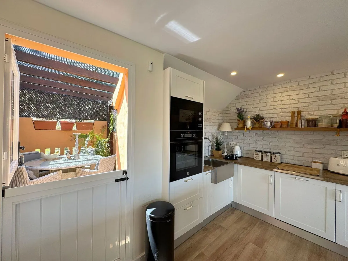 63a02f9a-1cad-4eb2-a43a-4373d75d4af8