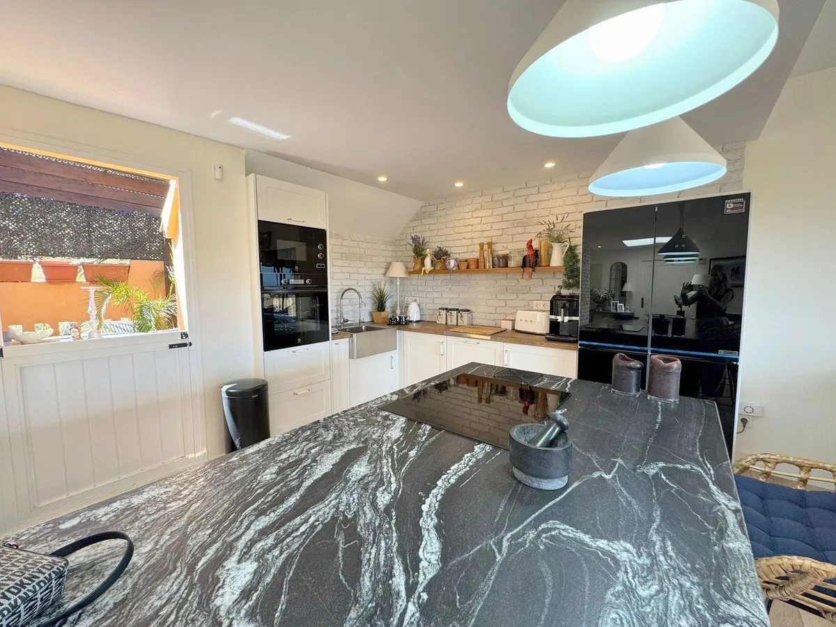 b85fc9e6-85a1-43a3-ad3a-e1bf56e95219