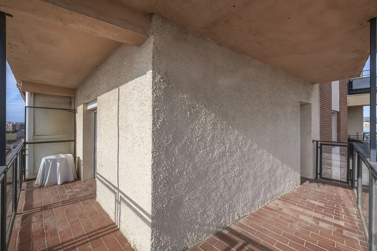 b1f0c764-e570-49c5-828b-72b81c804a4a