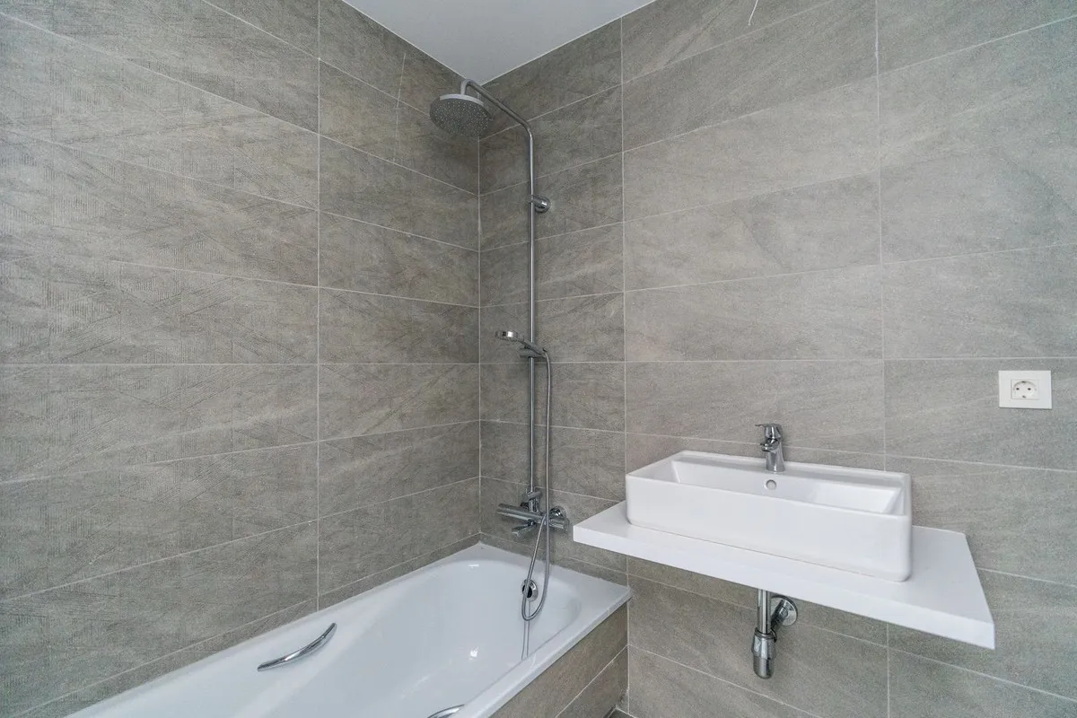 407c8081-ff3c-48e5-9f1f-de195f7db579