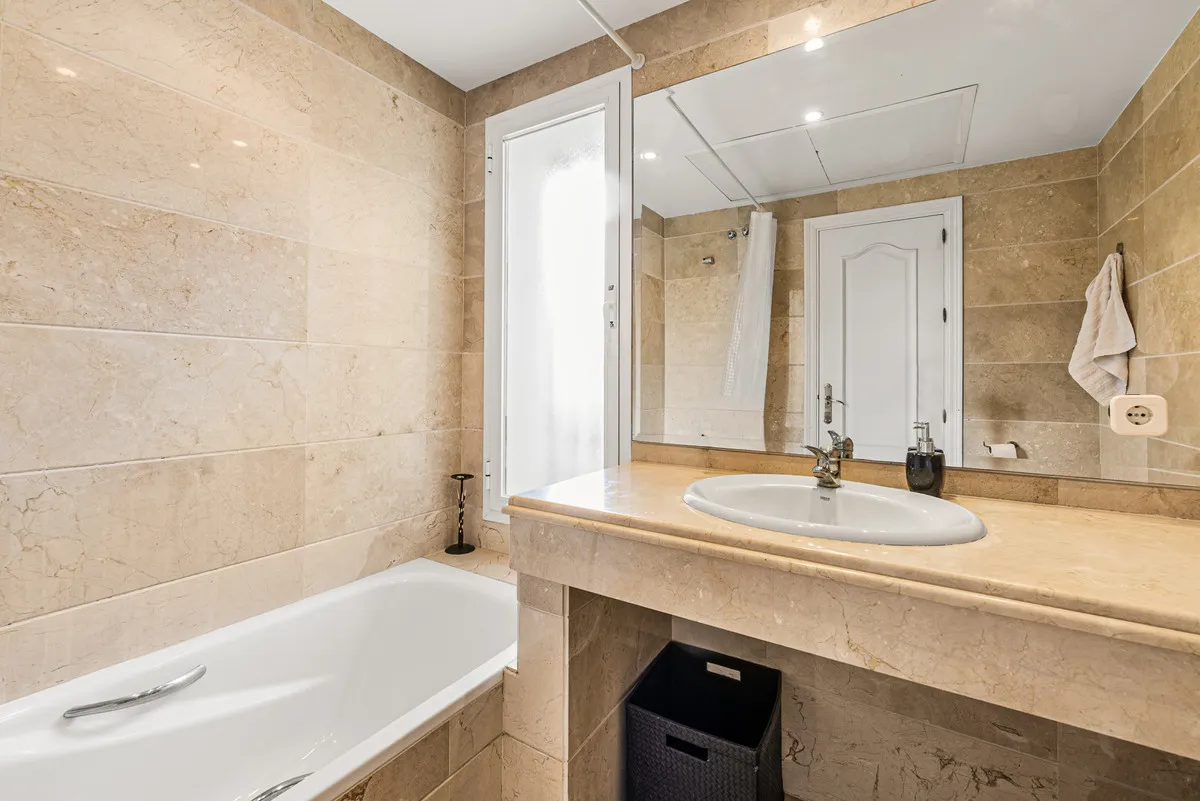 983ab4a8-34db-44ce-bae1-75997c885f0a