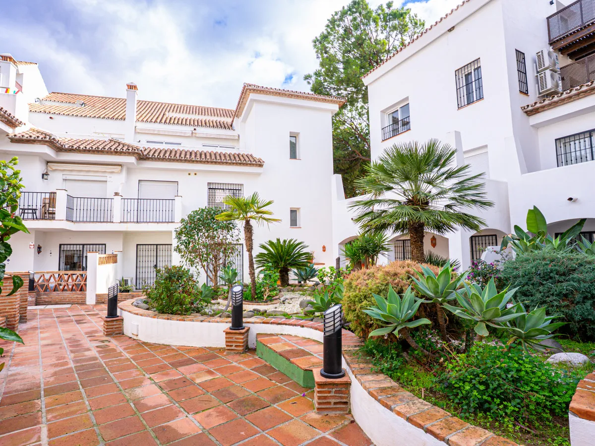 b7536325-240c-4a2d-b79c-7aa035750014