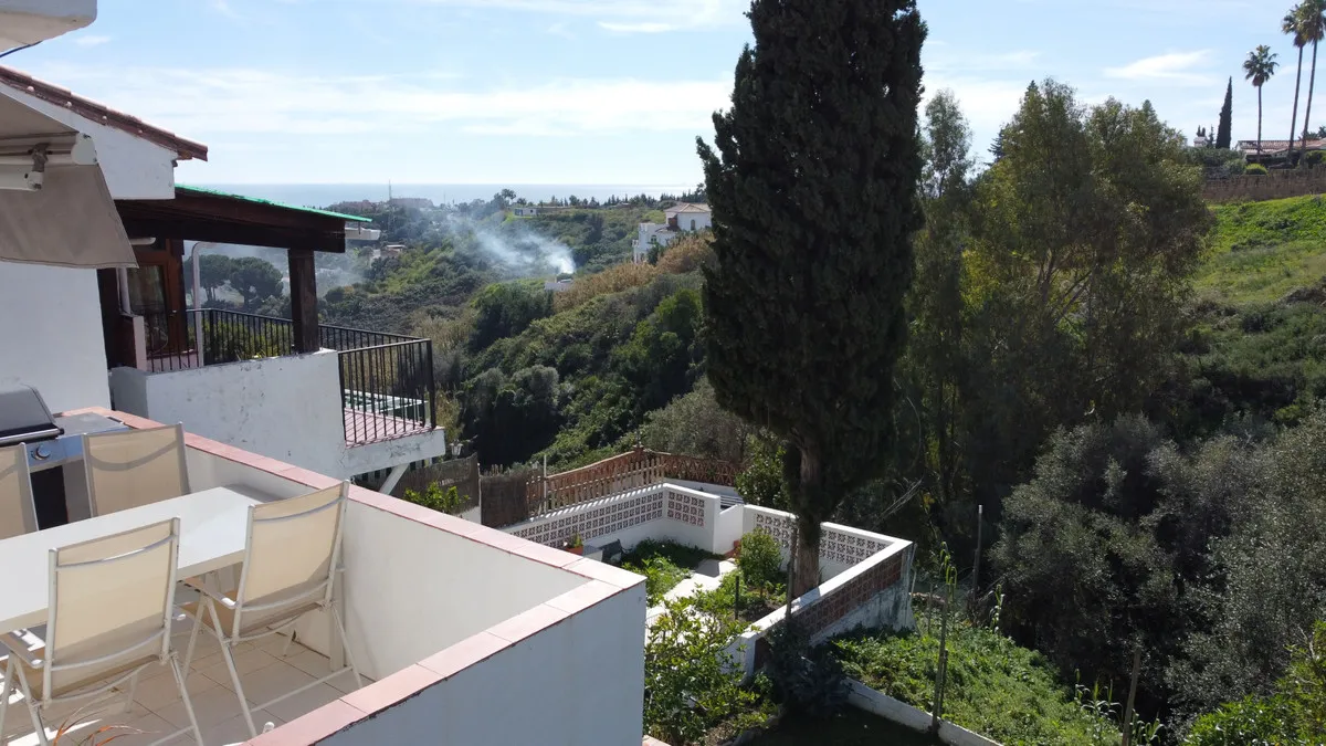 1833c7c5-eeeb-48f2-93b6-88d88275fcad