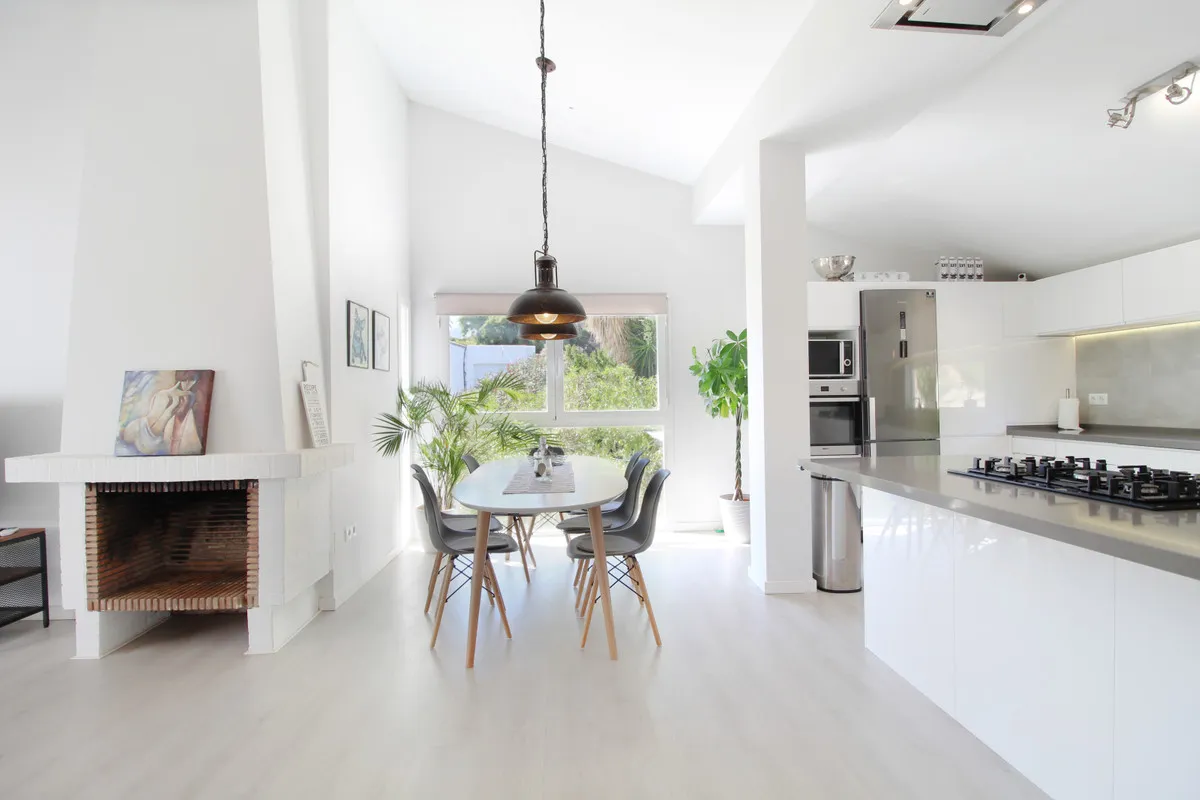 9e4b5aca-51a2-411a-9bb5-9e0b72c4ec71