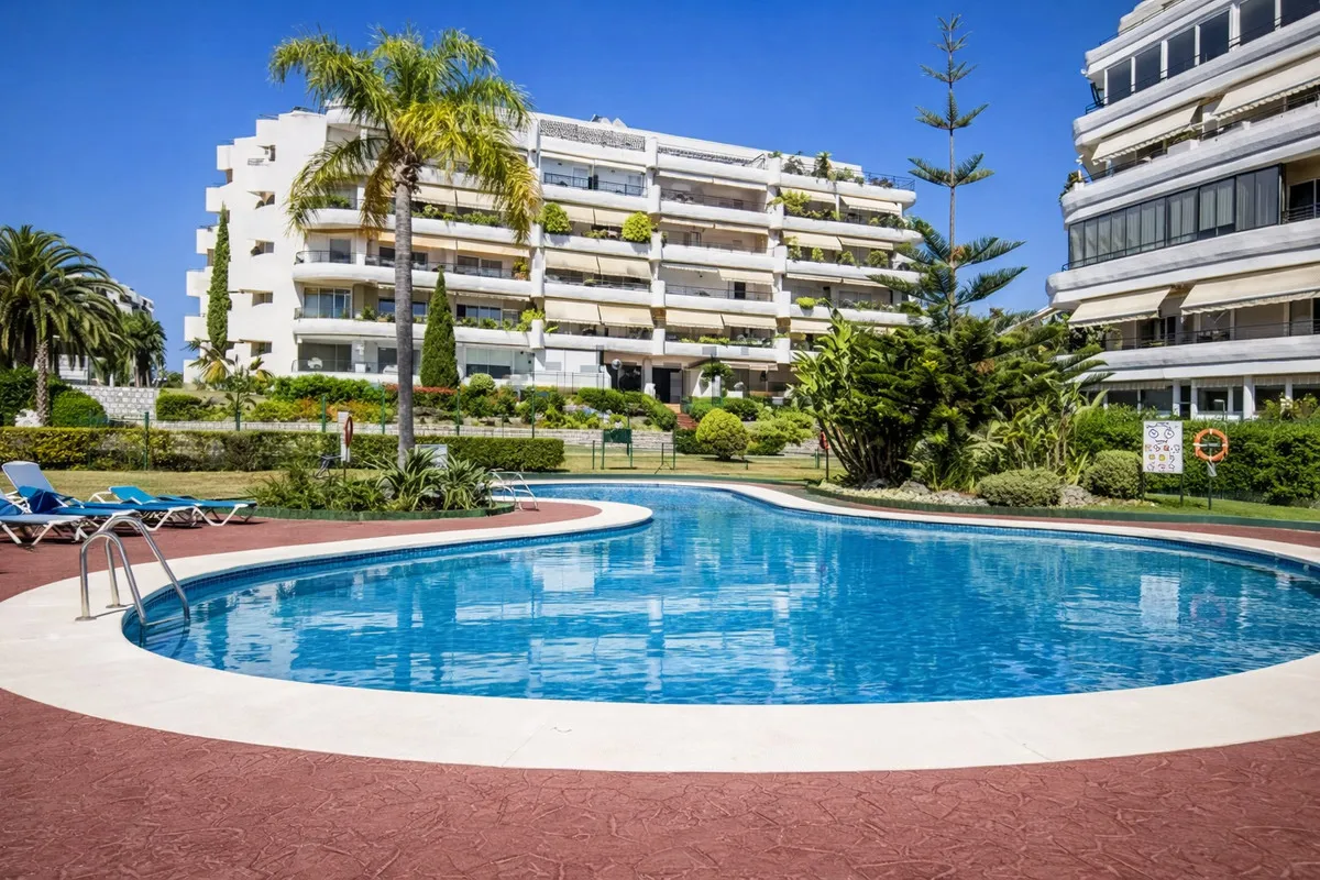Elegant Frontline Golf Apartment in Guadalmina