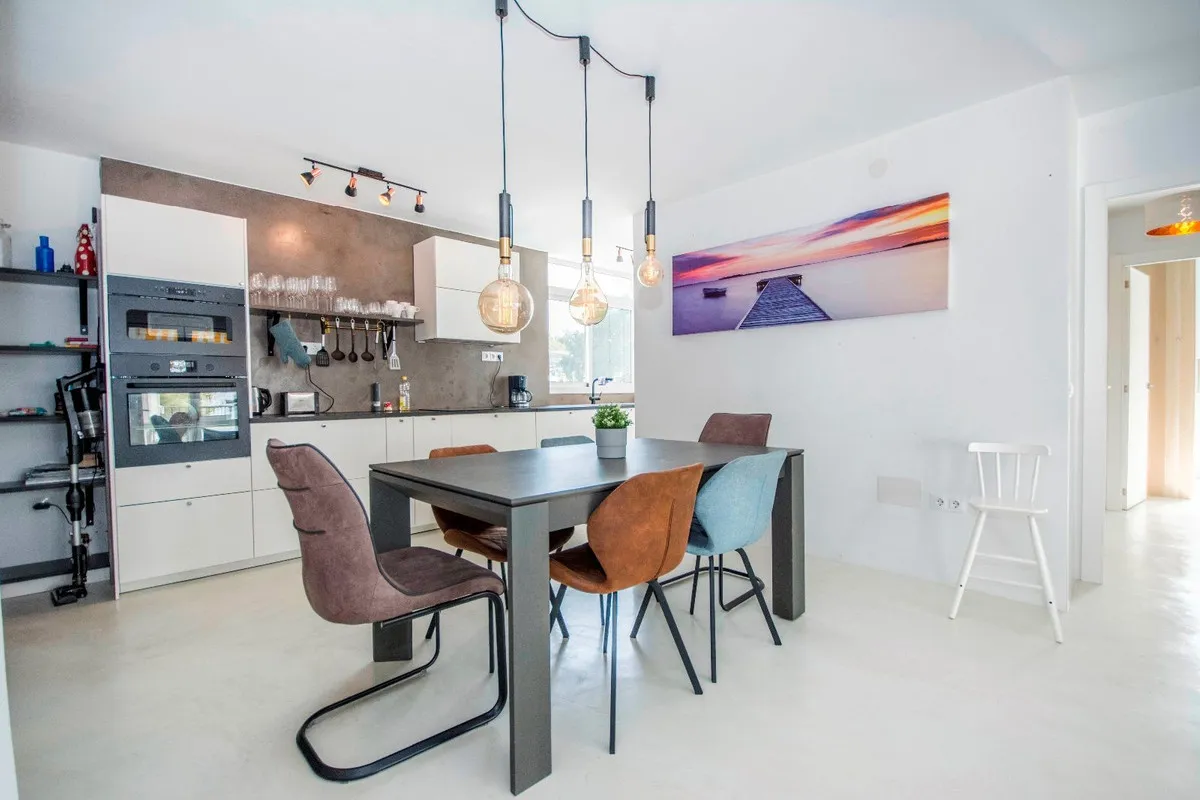 d6708baf-f592-4139-8eae-7a3d02516876