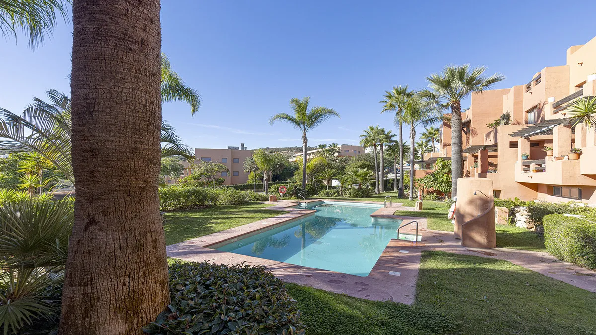 76519521-0f5f-48e1-85cf-d283914674d6