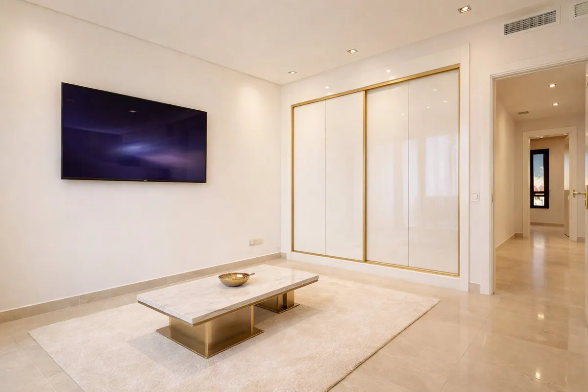 a342075e-93e2-4e16-b8c7-33d0c9422025