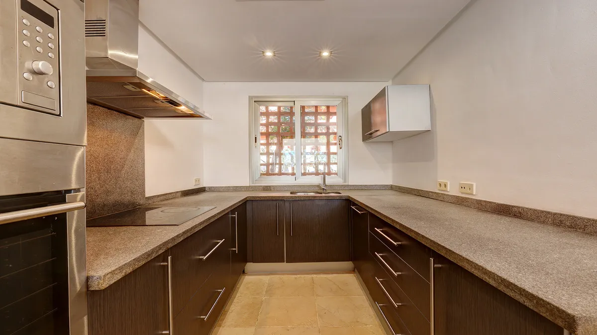 ee0ec3dd-75f0-43e3-9f0c-e6e5cd3cc5e4