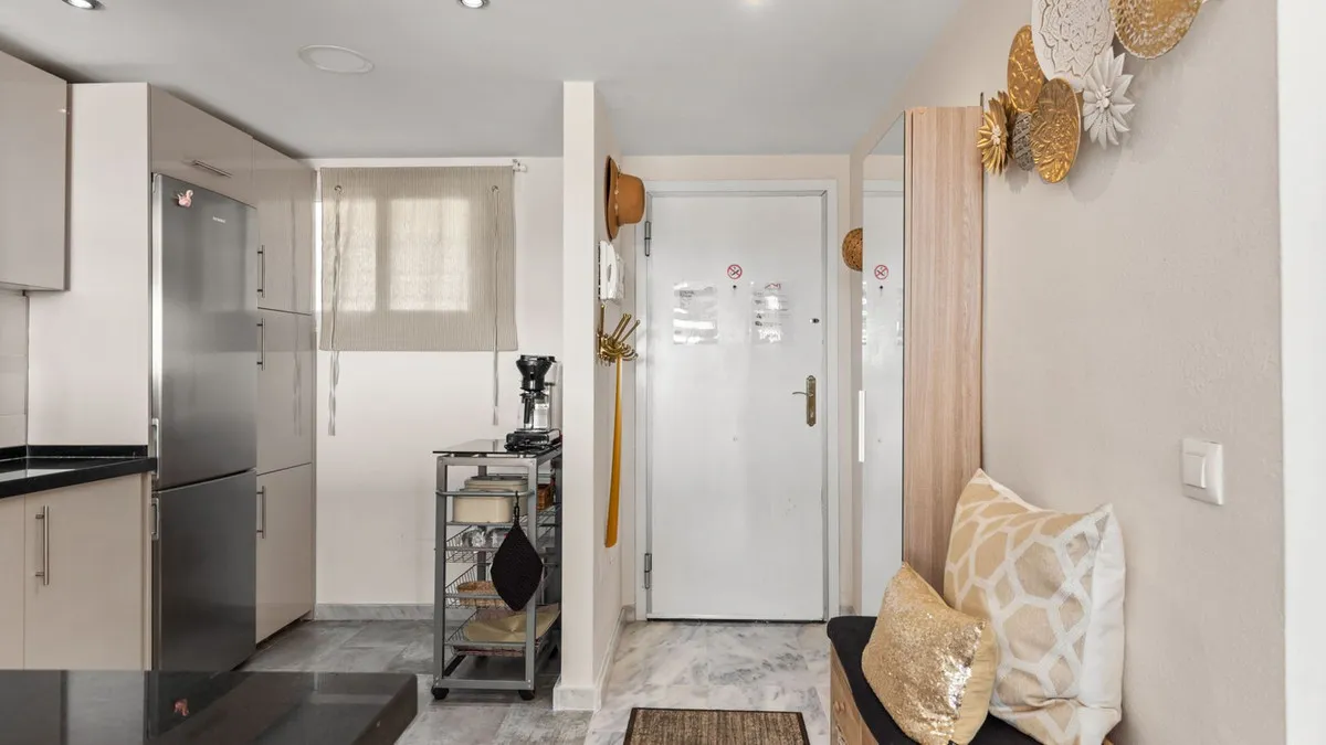 950b8303-d1c0-480a-911d-47f70df8ba0f