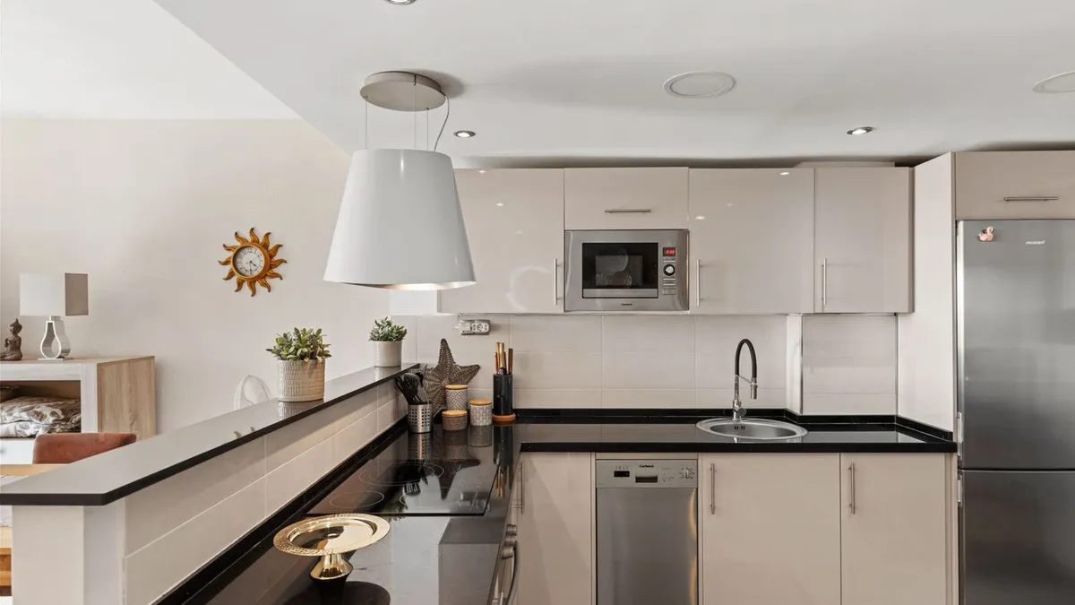 e4b09169-3369-414d-8938-65552b75979f