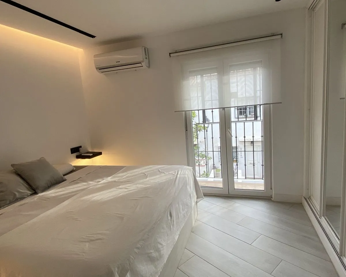 2aefb9d5-6a61-439a-bd6e-7b85ad55a93a