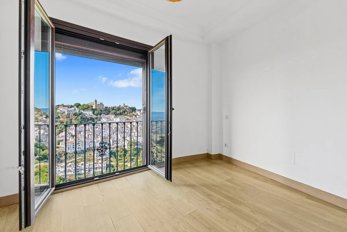 Casares Serenity Townhouse with Panoramic Views