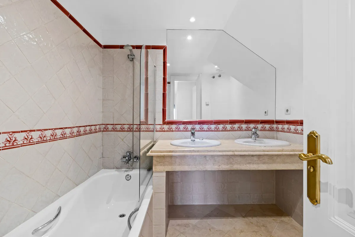 adb00962-bc93-468c-9270-0101365e9111