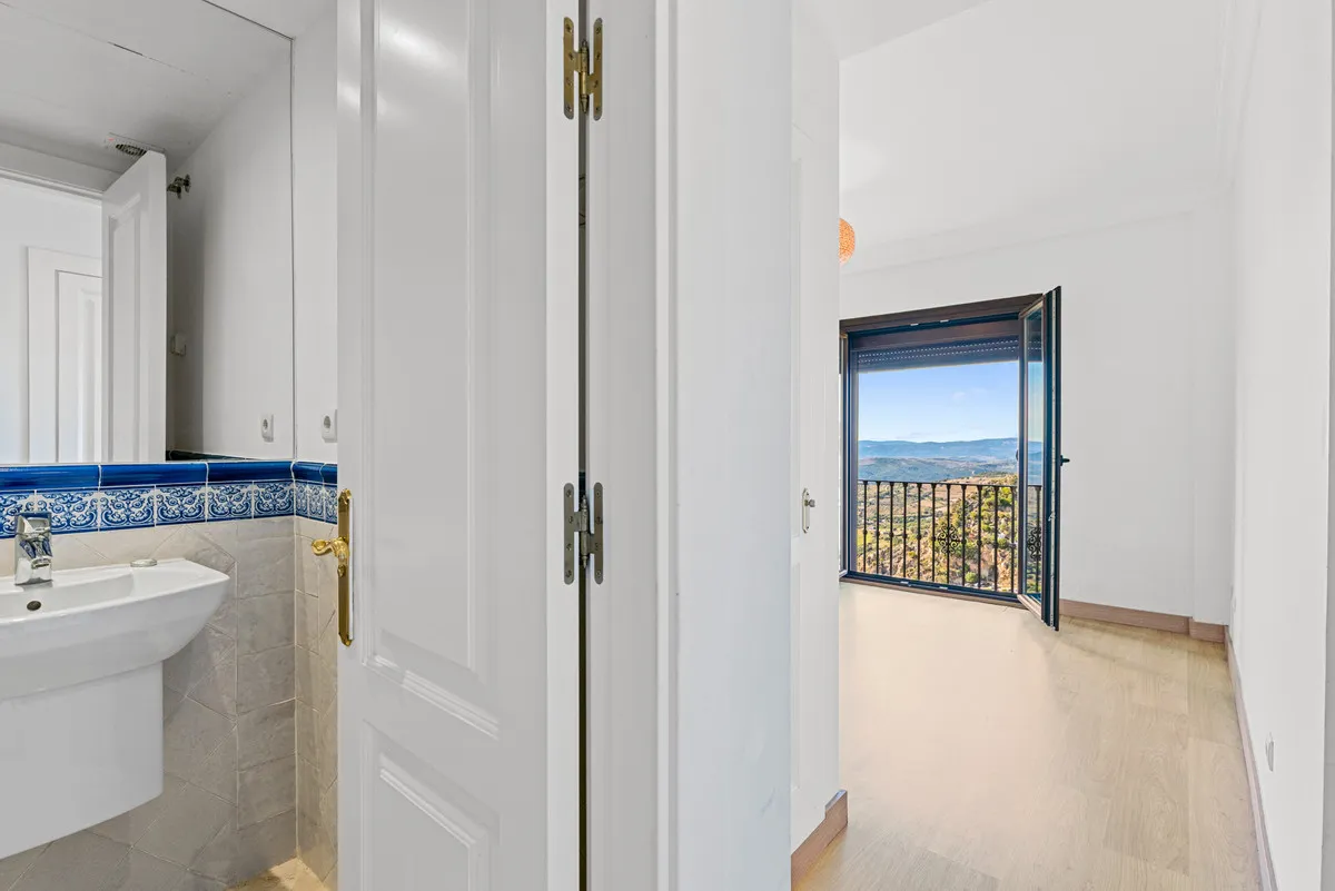 ff19a124-2d2f-44f6-b010-1f08a813aa9c