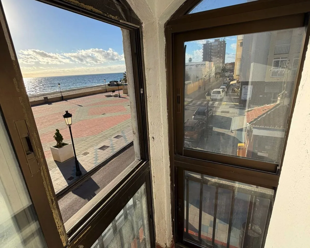 b0c90241-34a7-46d4-b583-efe153fcf42a