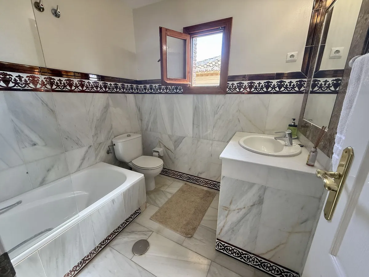 1aef6674-073d-4274-9f55-e03df89a938e