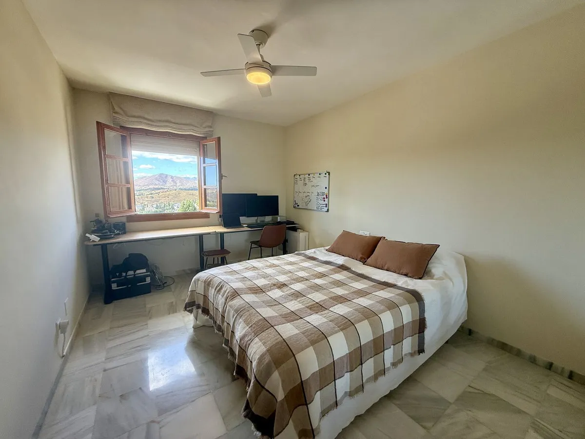 b9afcef7-0312-496e-99f5-65251e418306