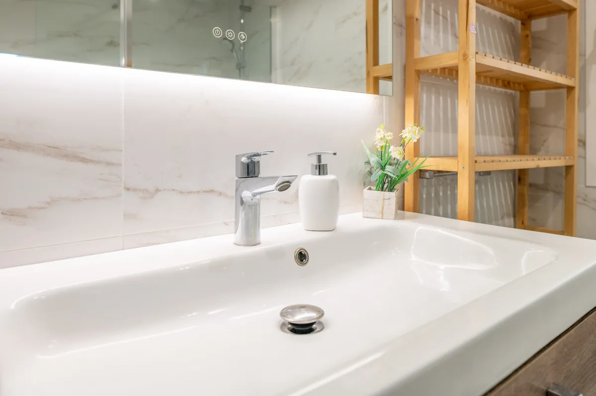 ae7bdb1d-8481-433f-8129-44266441a140