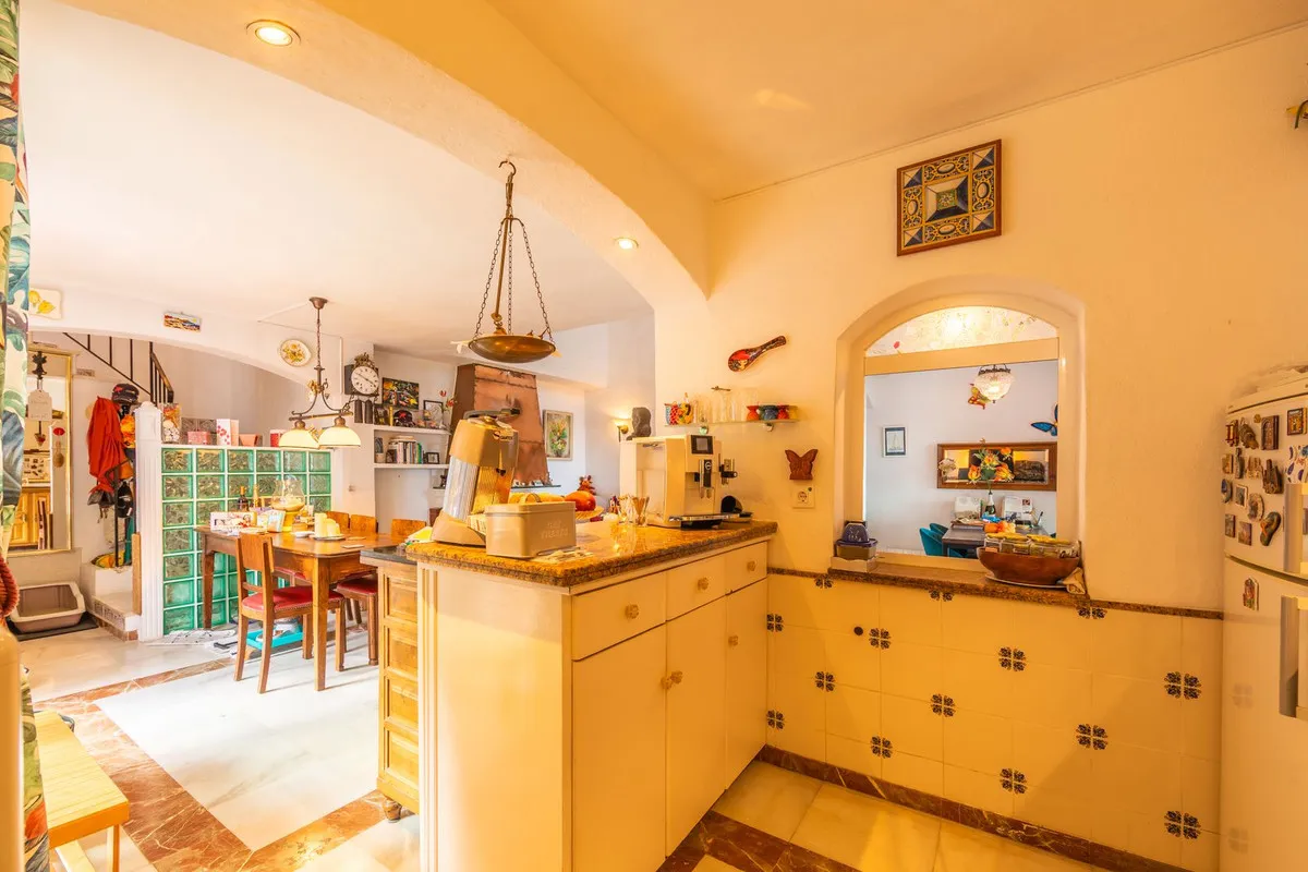 c6332227-d474-476c-80ec-7be7423f9564