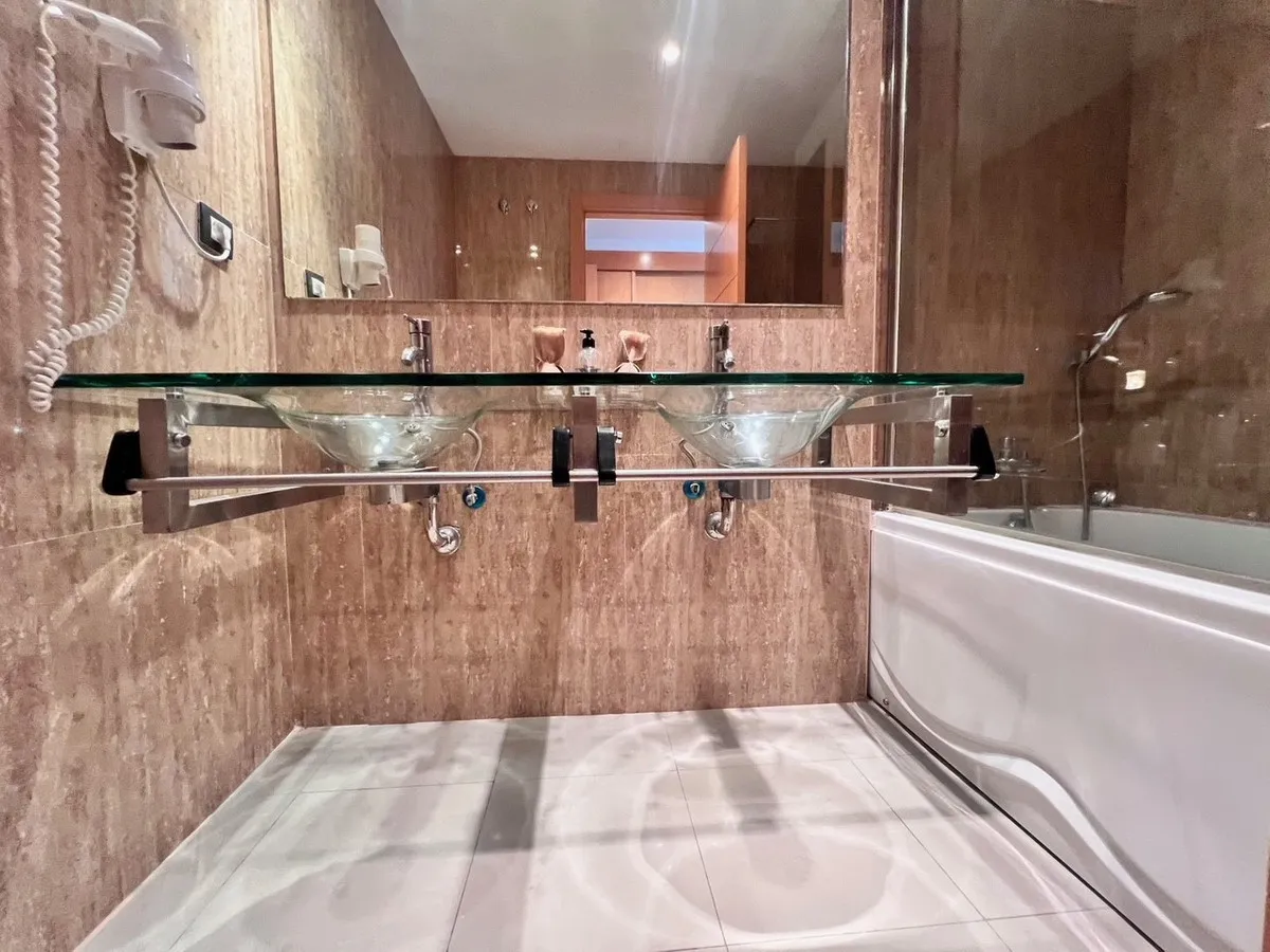 000c3923-2418-4bd6-ac98-56882082a446