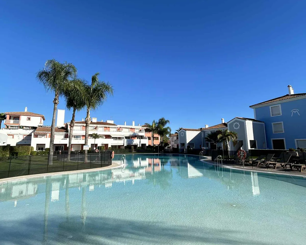 c8280e00-54dc-4928-87e2-48d8a5744a32