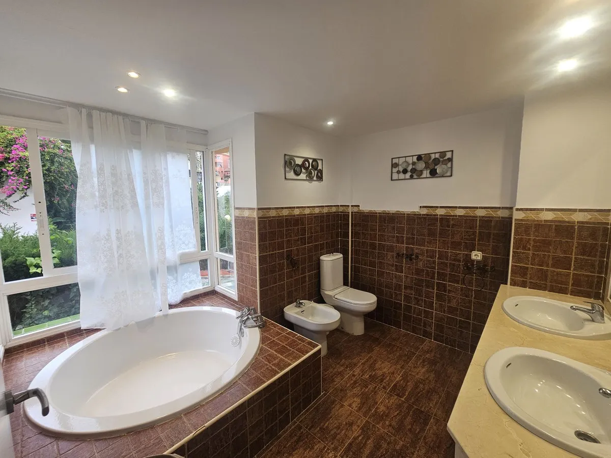 bc5eaaa2-c123-4dad-9286-677875b1168f