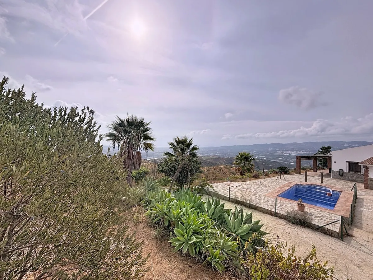 Cozy Finca with Sea & Mountain Views, Vélez-Málaga