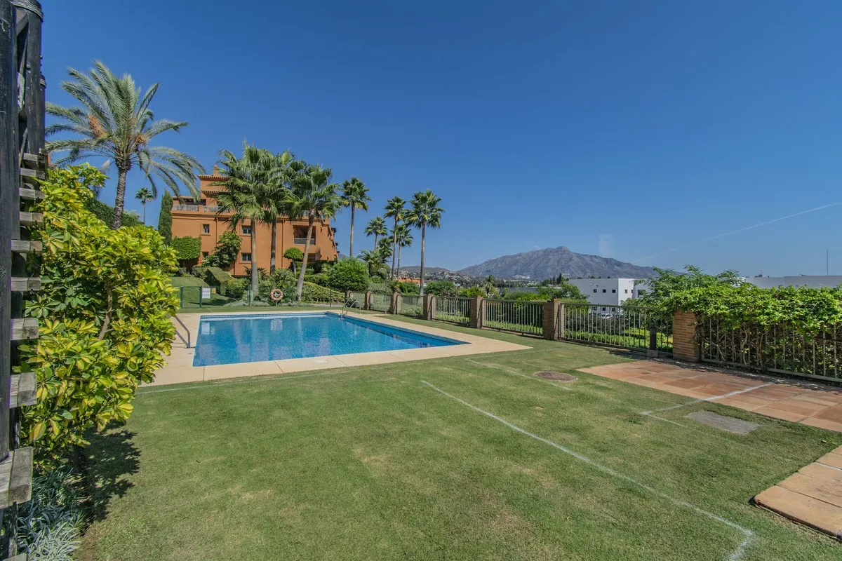 Exquisite Apartment in Prestigious Atalaya Area