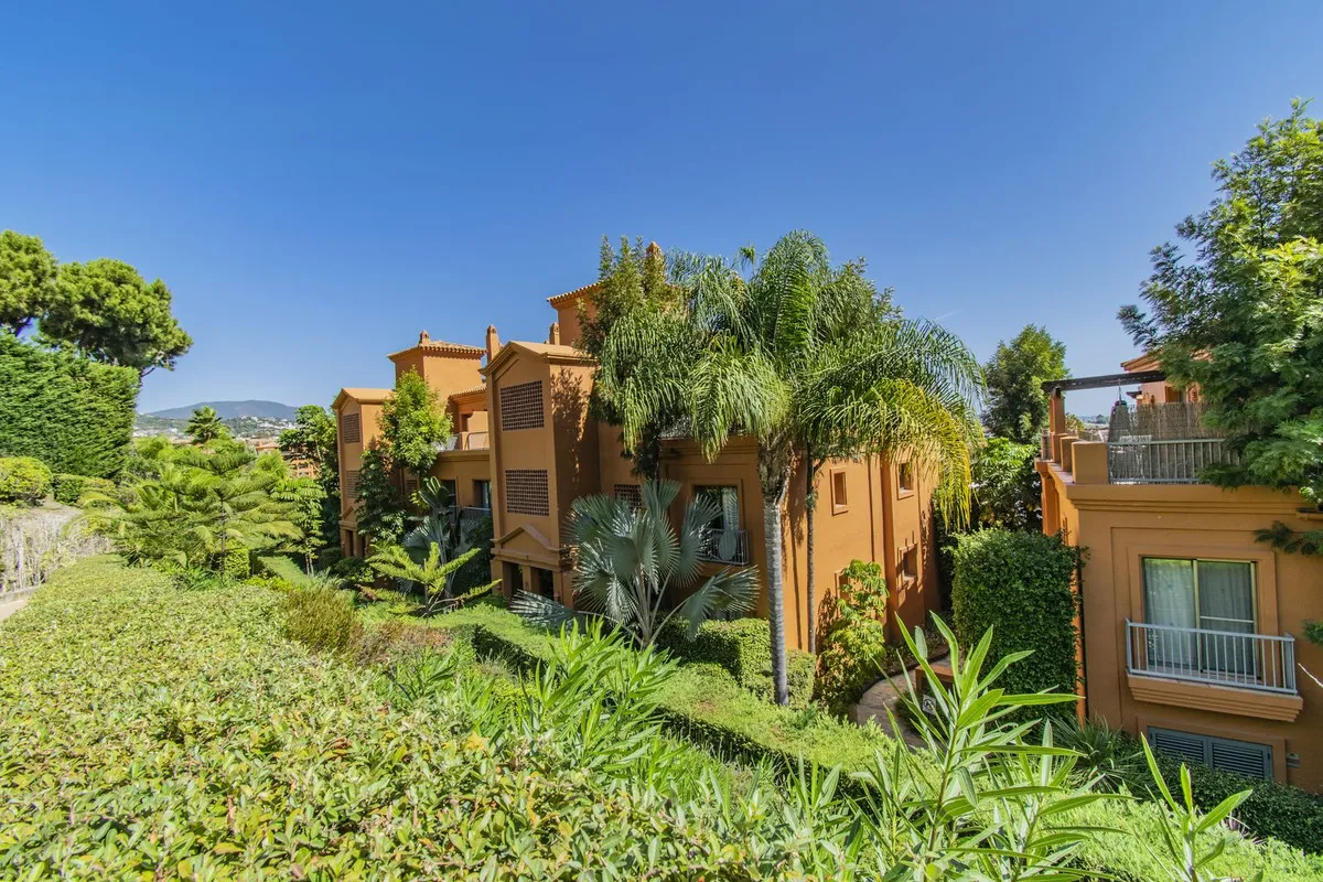 6b21de81-2790-45a2-b564-883cde0e22a8